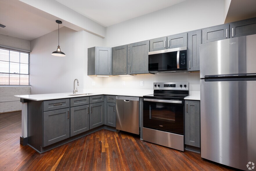 1BR, 1BA - 546SF - Kitchen - The Railwalk Apartments