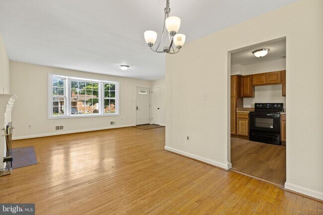 Building Photo - 5508 Spruce Dr