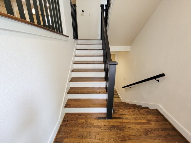 Building Photo - 1605 W 14th St