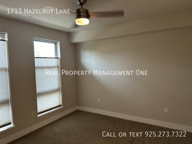 Building Photo - 1713 Hazelnut Ln