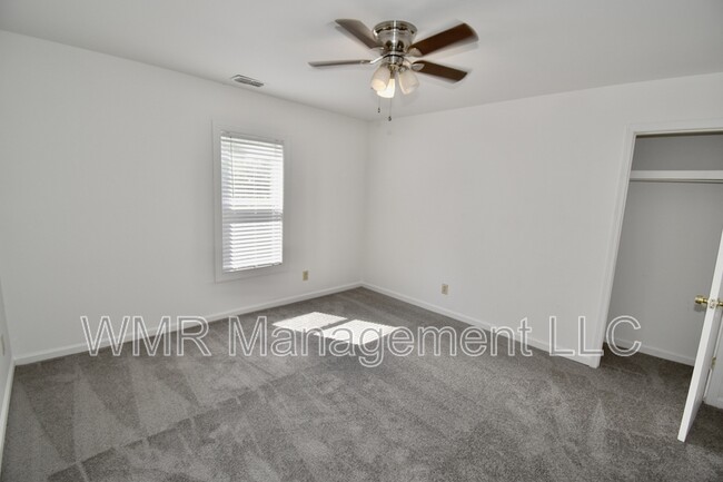 Building Photo - 2426 Dundeen St