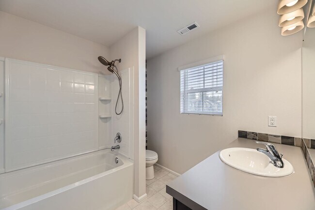 Building Photo - Amazing 3bed/2.5bath Home in Granite Falls!!