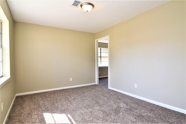 Building Photo - 3907 Almington Ln