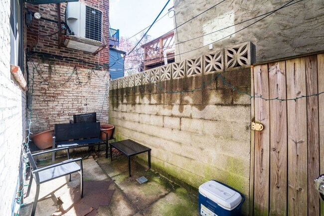 Building Photo - Large Center City Rittenhouse Four Bedroom Home