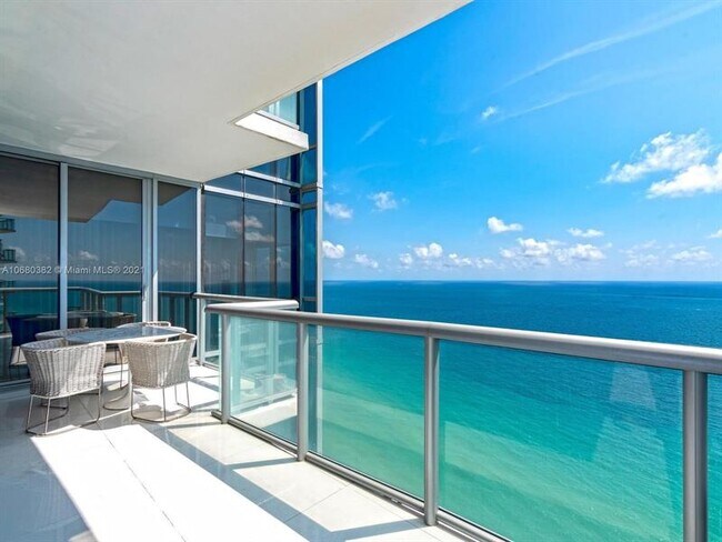 Building Photo - 17121 Collins Ave