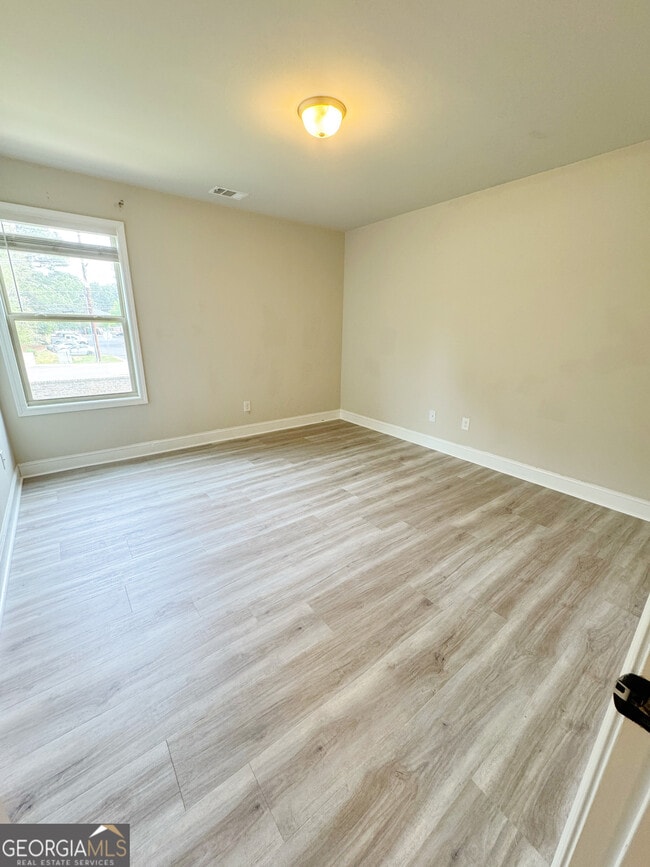 Building Photo - 732 Sanctuary Ln