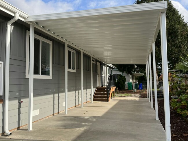 Building Photo - 13640 SE Hwy 212
