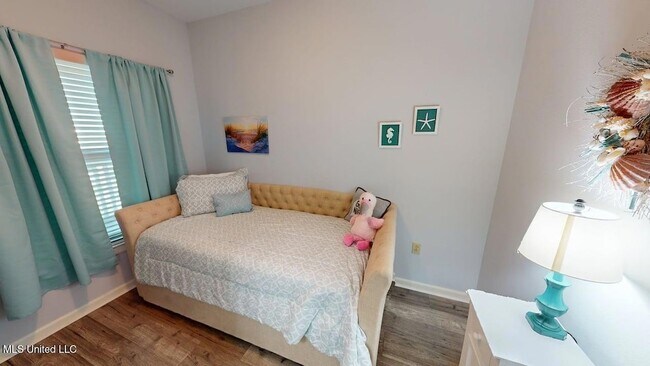 Building Photo - 2228 Beach Dr