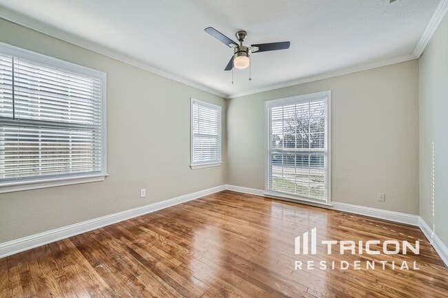 Building Photo - 3920 Calmont Ave