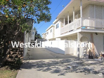 Building Photo - 25909 Viana Ave