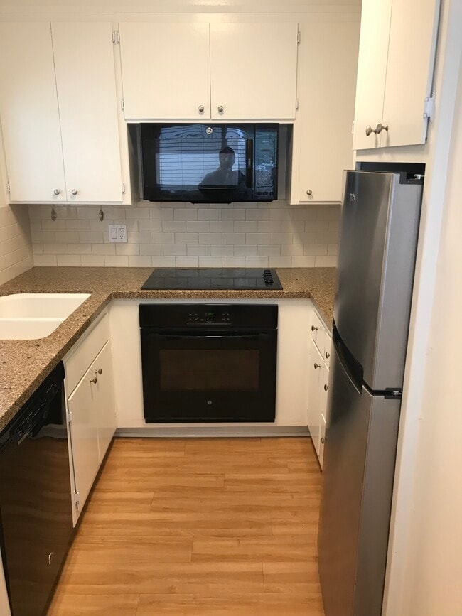 Kitchen - 125 Gull St