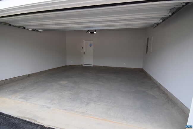 Building Photo - 129 Crabapple Ln