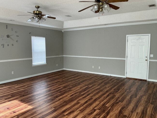 Building Photo - 1414 Jane St