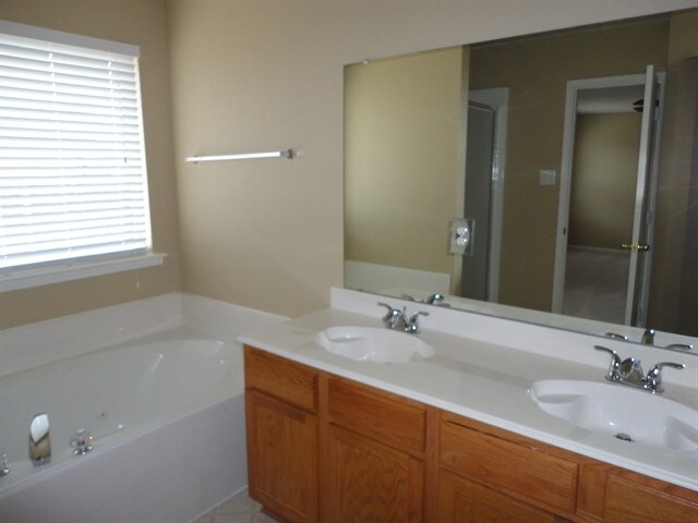 Building Photo - 7118 Compass Point Dr