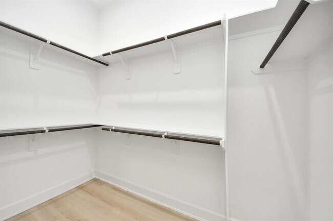 Building Photo - 5137 Pederson St