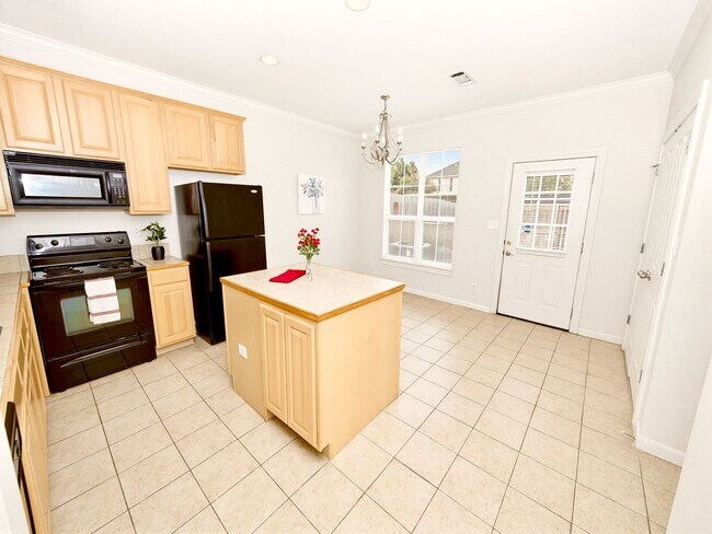 Building Photo - 2 bedroom Townhouse at Lake Beau Pre