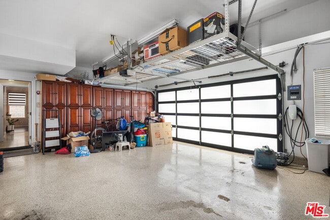 Building Photo - 996 N Antonio Cir