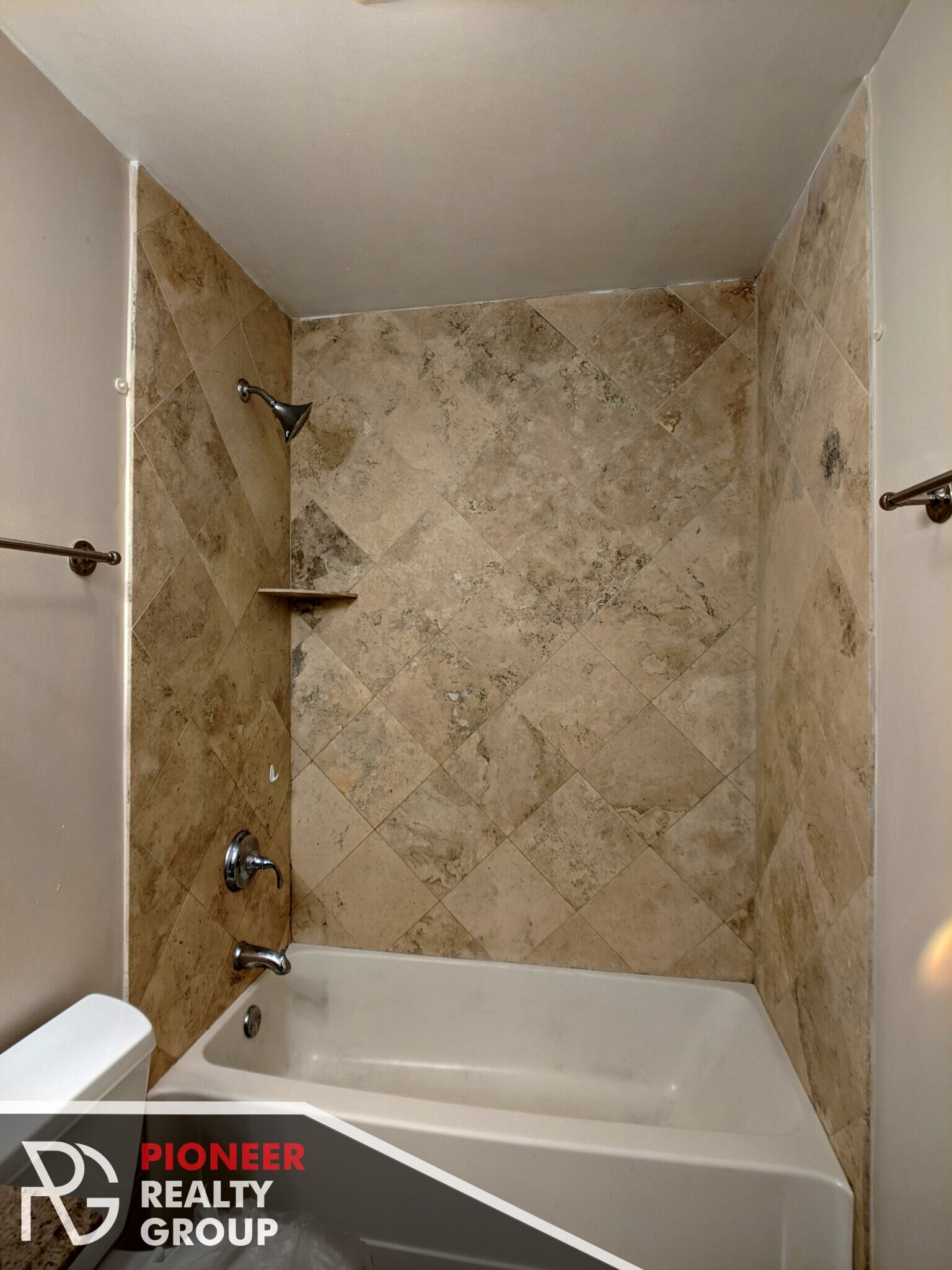 Building Photo - 643 W Wrightwood Ave