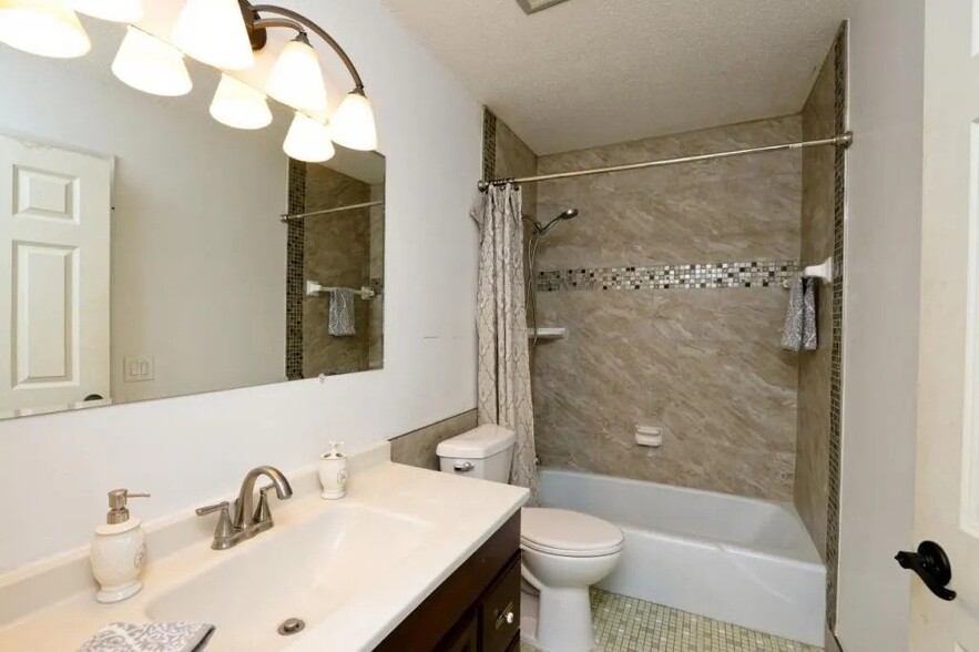 2nd floor bath offers tile shower, large vanity & convenience laundry area. - 2353 Mailand Ct E