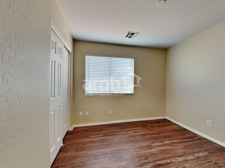 Building Photo - 1802 S 63rd Ln