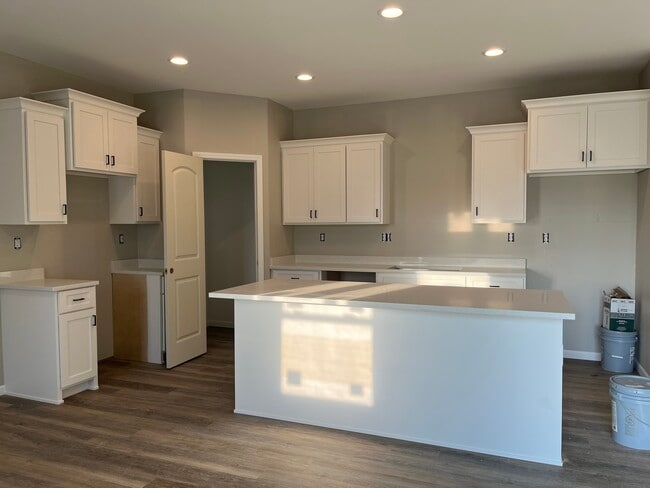 Building Photo - 1321 Sioux Turn