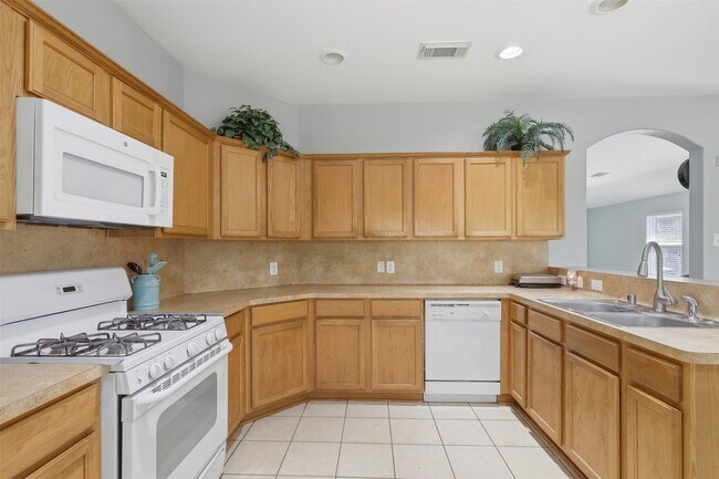 Building Photo - 6810 Jasmine Arbor Ln