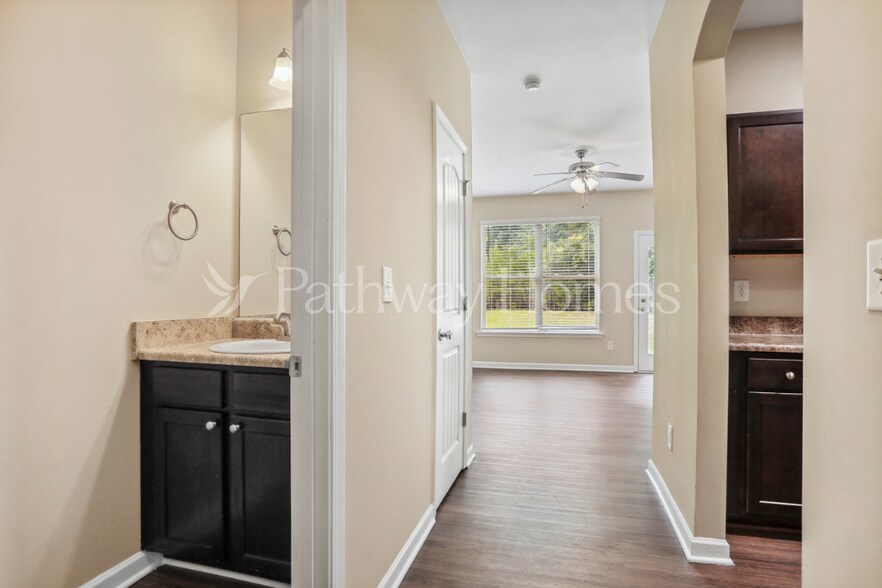 Building Photo - 3039 Bonnes Dr