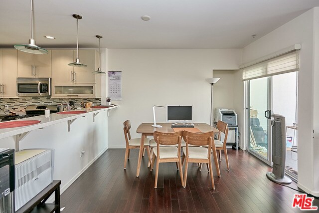 Building Photo - 733 S Manhattan Pl