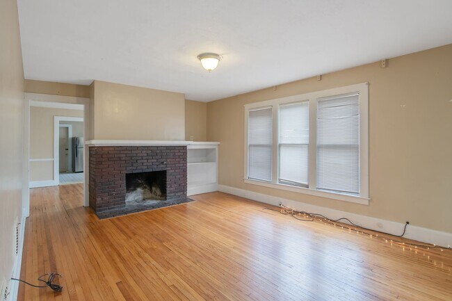 Building Photo - 519-521 Clarendon Street