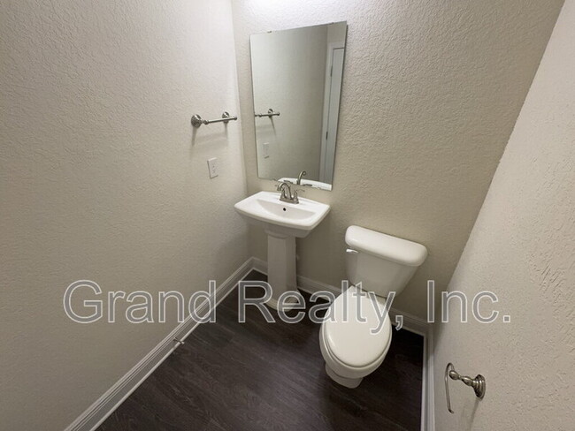 Building Photo - 4425 Village Oak Ln