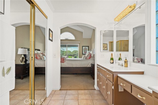 Building Photo - 1521 Fairway Oaks Ave