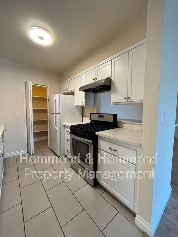 Building Photo - 15344 Weddington St