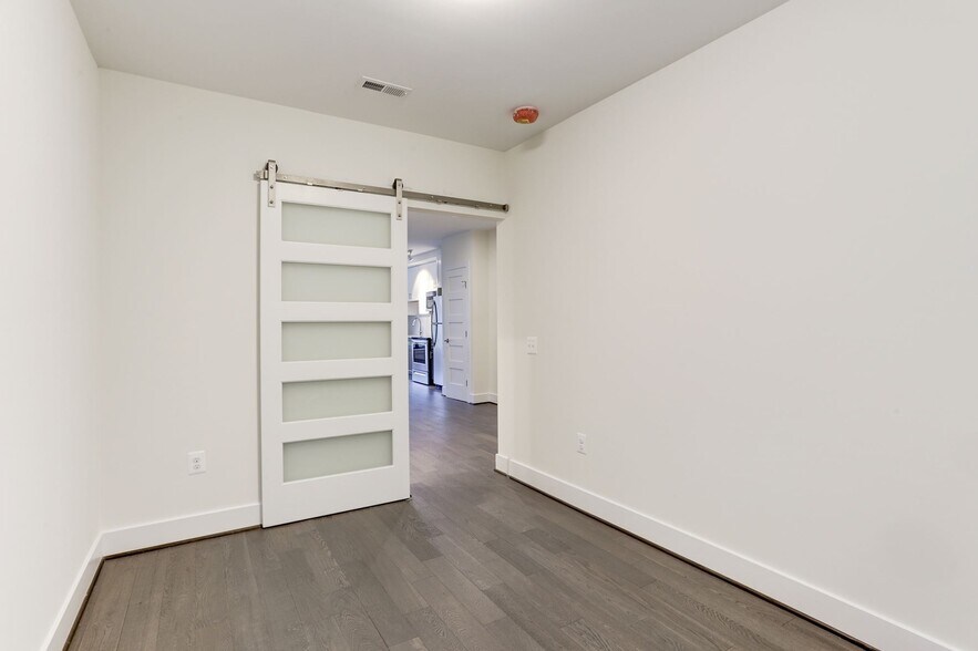 Building Photo - 1521 17th St NW