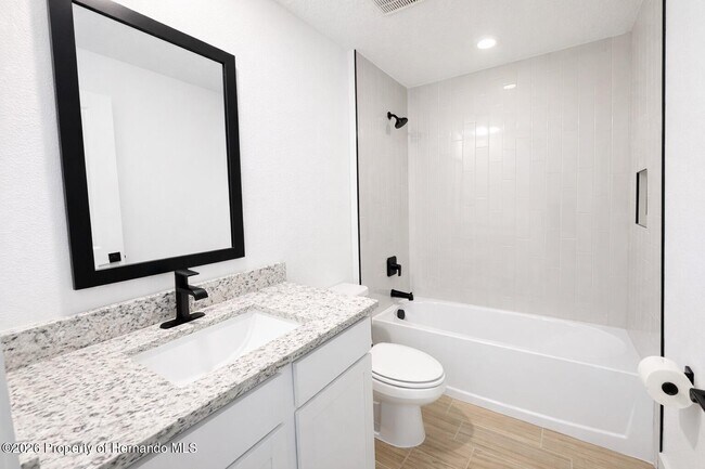 Building Photo - 2464 Fairview Rd