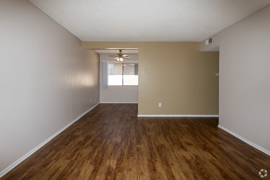 1BR, 1BA - 690 SF - Mission Village