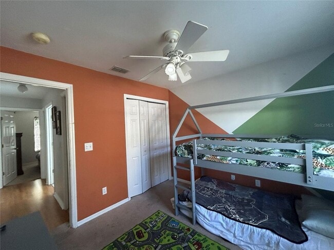 Building Photo - Private bedroom with shared bath in Wellin...