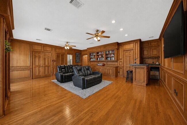 Building Photo - 2510 Potomac Dr
