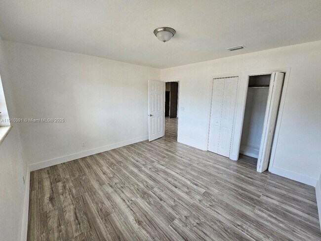 Building Photo - 8162 NW 5th Ave