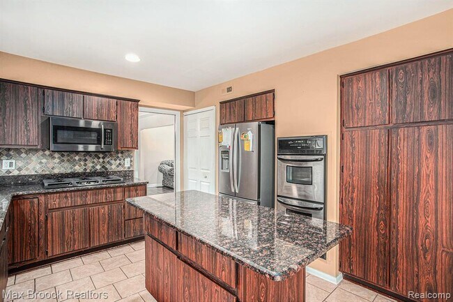 Building Photo - 5622 Powder Horn Dr