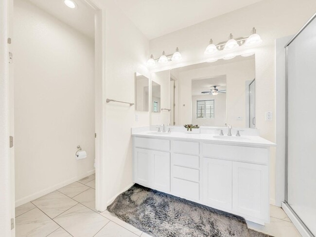 Building Photo - Beautiful 2019 Built 3 bedrooms 2.5 bath!