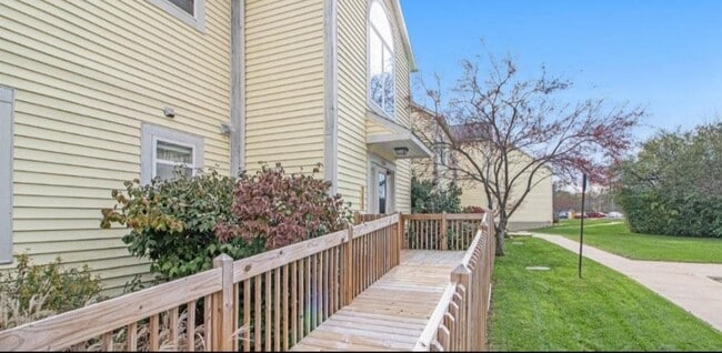 Building Photo - 2233 S Huron Pkwy