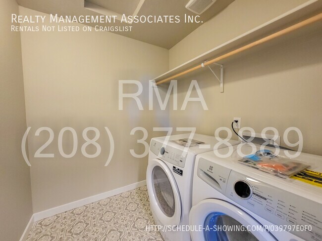 Building Photo - Brand New Luxury 4 Bedroom Townhome in Wes...