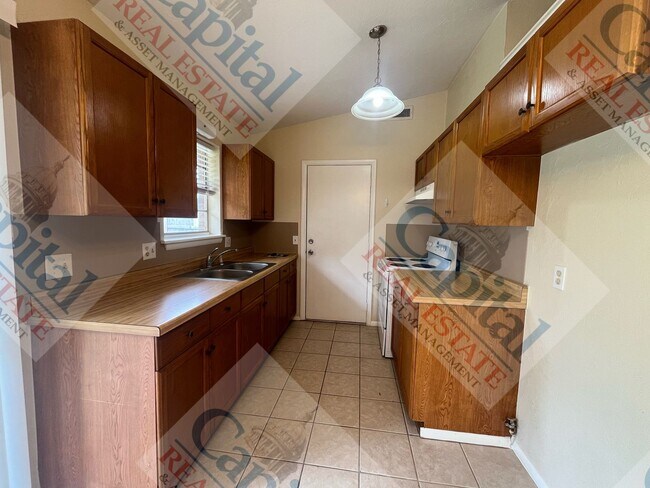 Building Photo - Adorable home W/ MOVE IN SPECIAL!