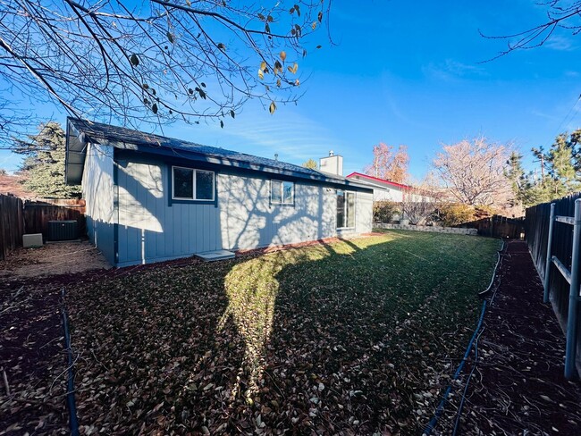 Building Photo - Charming Three Bedroom in Old Northwest Reno - Sewer & Trash Included! Available NOW!