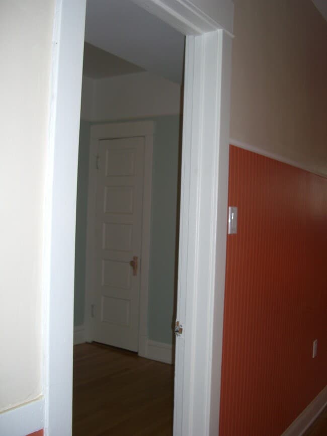 Building Photo - 4243 N Lincoln Ave