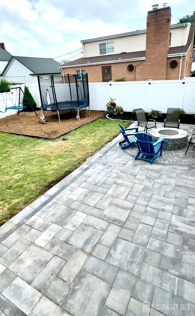 Building Photo - 985 Arnet Ave