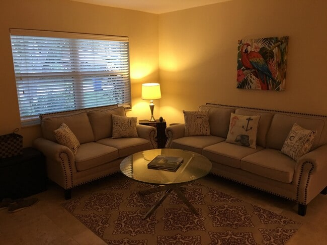 Building Photo - 1700 NW 36th Ct