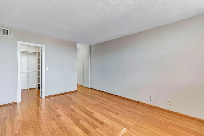 Building Photo - 3199 S Ocean Dr