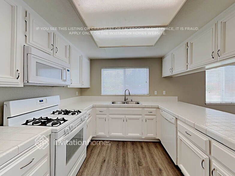 Building Photo - 24808 Half Dome Ct