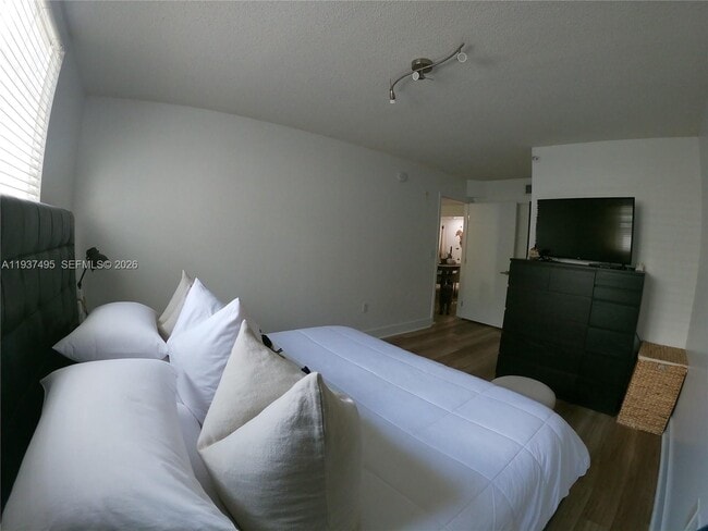 Building Photo - 620 SW 111th Ave